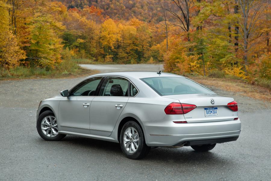 Volkswagen Passat TSI 2016 года  (фото 19 из 33)